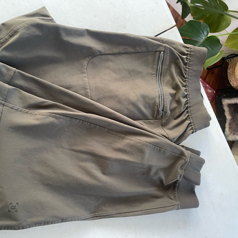 lululemon athletica Men's Joggers - Olive